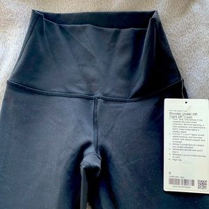 Lulumelon black Wunder Under HR Tight 28” size 0 brand new, not worn - too small